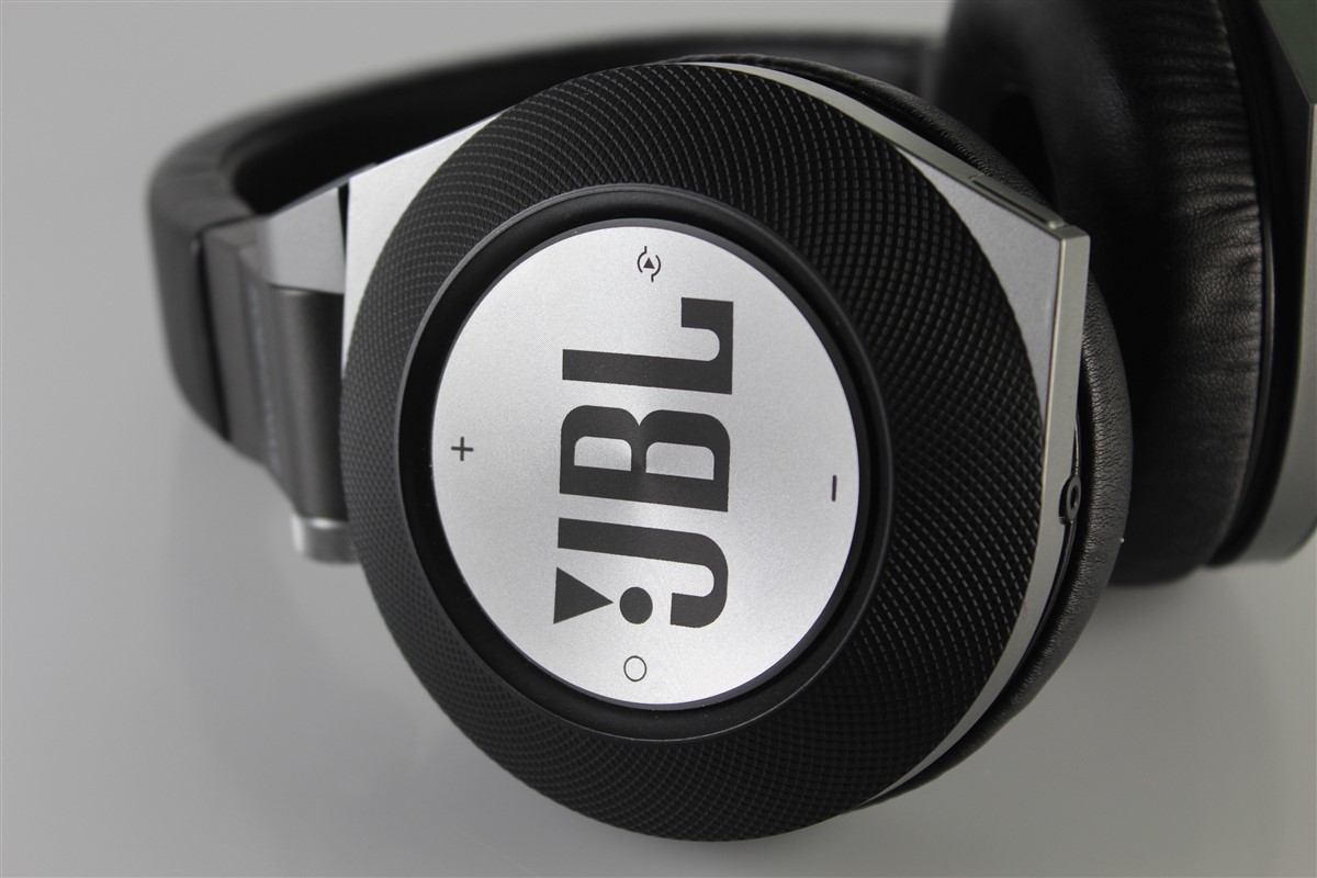 Striped Catastrophic . Căști over-ear JBL Synchros E50BT - review : Gadget.ro – Hi-Tech Lifestyle