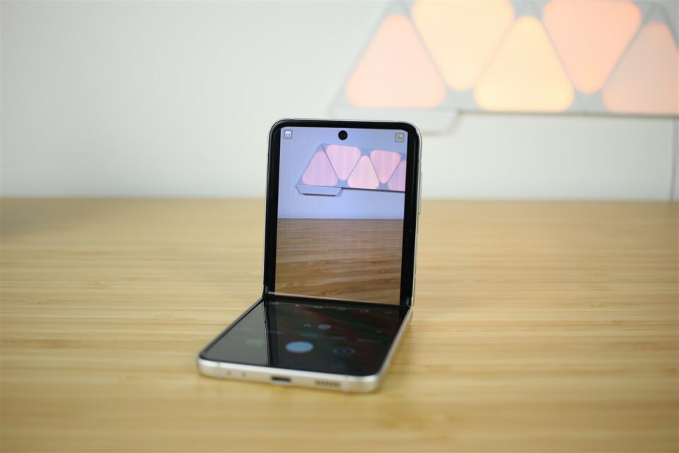 Samsung Galaxy Z Flip3 5g Review Gadget Ro Hi Tech Lifestyle
