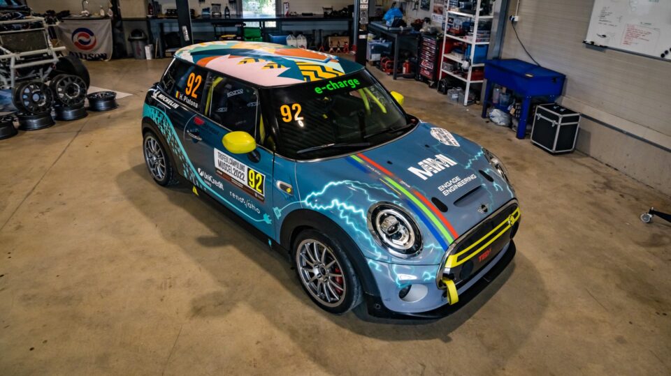 Racing MIMI EVO la Engage Engineering