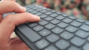 Tastatura portabila Logitech Keys-To-Go 2 - review