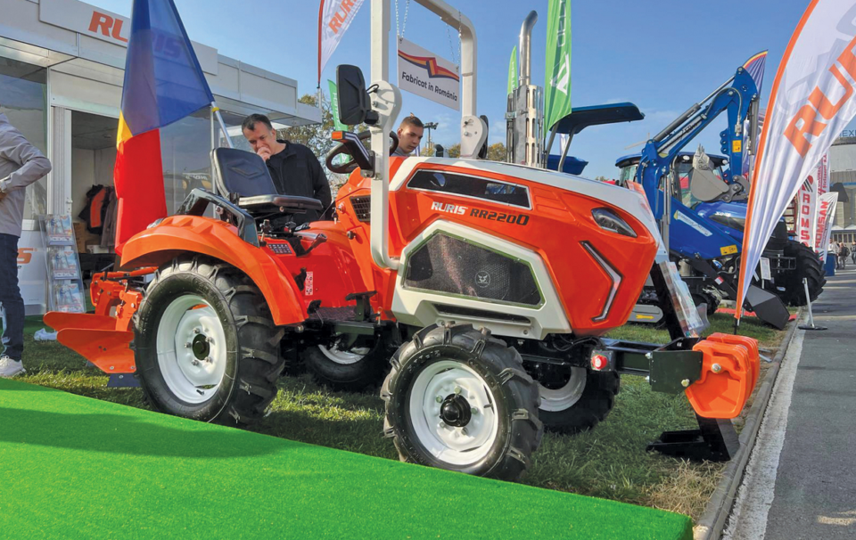 Compania craioveană Ruris Impex SRL a prezentat un nou model de tractor ...