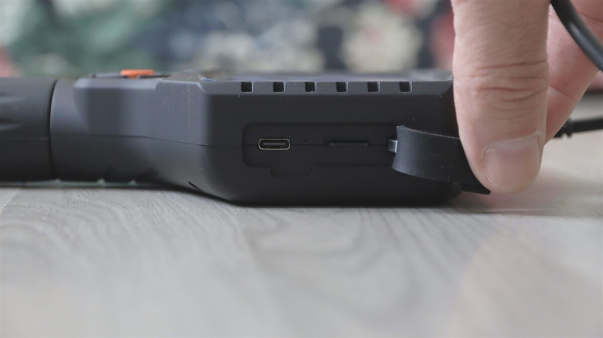 Camera endoscopica cu ecran LCD Vevor SC8 - review