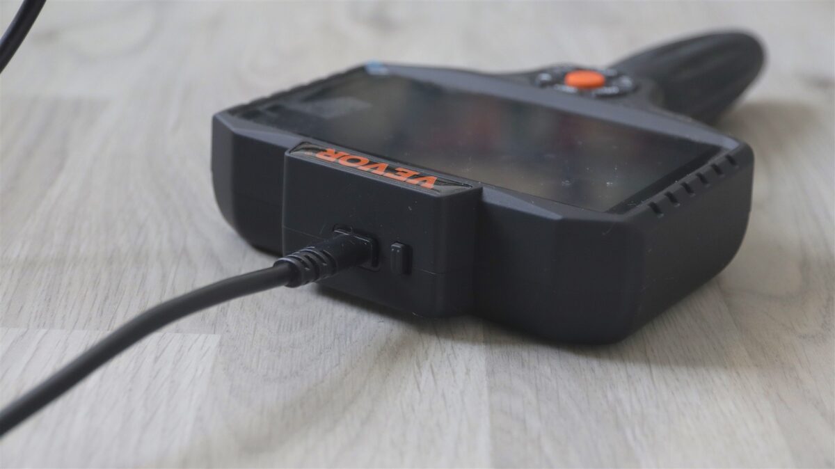 Camera endoscopica cu ecran LCD Vevor SC8 - review