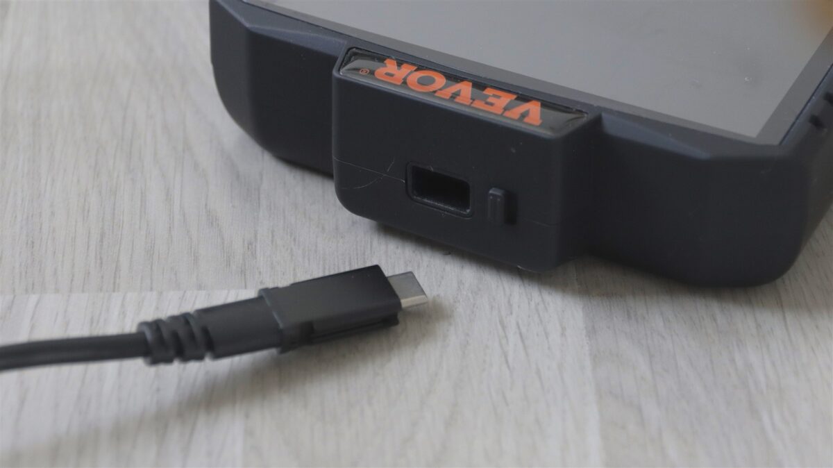 Camera endoscopica cu ecran LCD Vevor SC8 - review