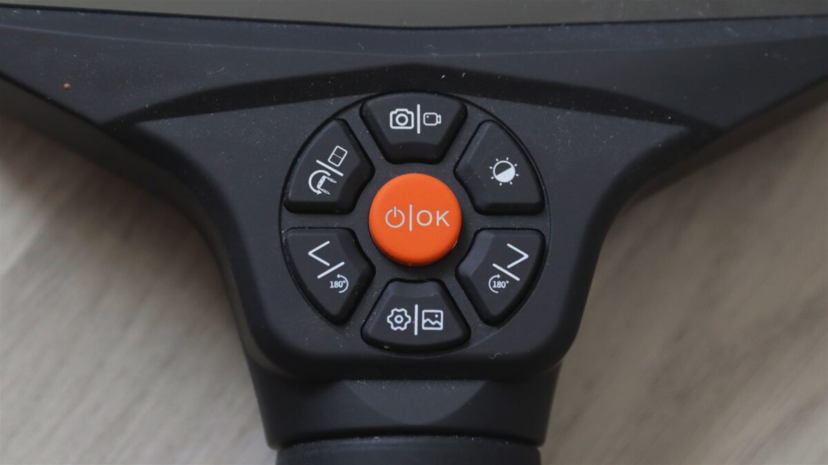 Camera endoscopica cu ecran LCD Vevor SC8 - review