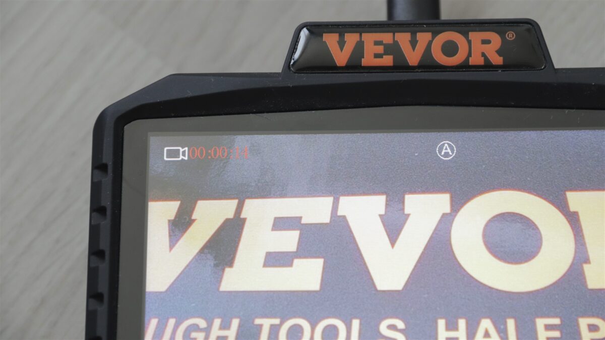 Camera endoscopica cu ecran LCD Vevor SC8 - review