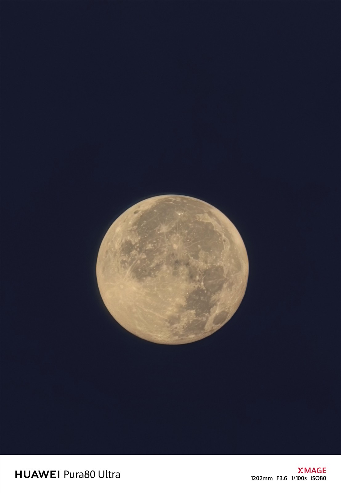 Poza zoom 50X cu luna Huawei Pura 80 Ultra