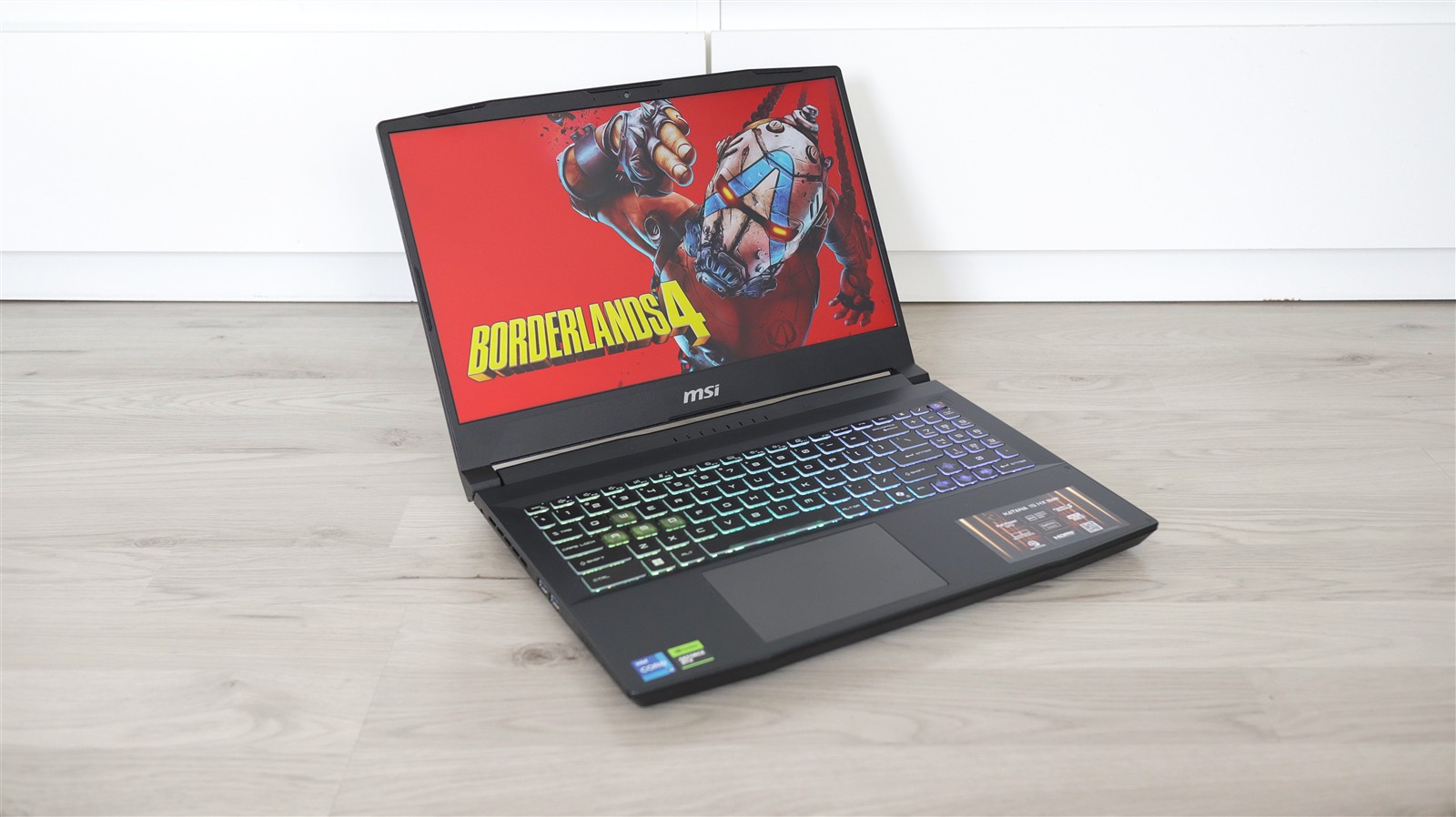 Am jucat Borderlands 4 pe un laptop MSI Katana 15 cu grafică NVIDIA GeForce RTX 5060 - DLSS 4 cu Multi Frame Generation și Reflex chiar fac diferența