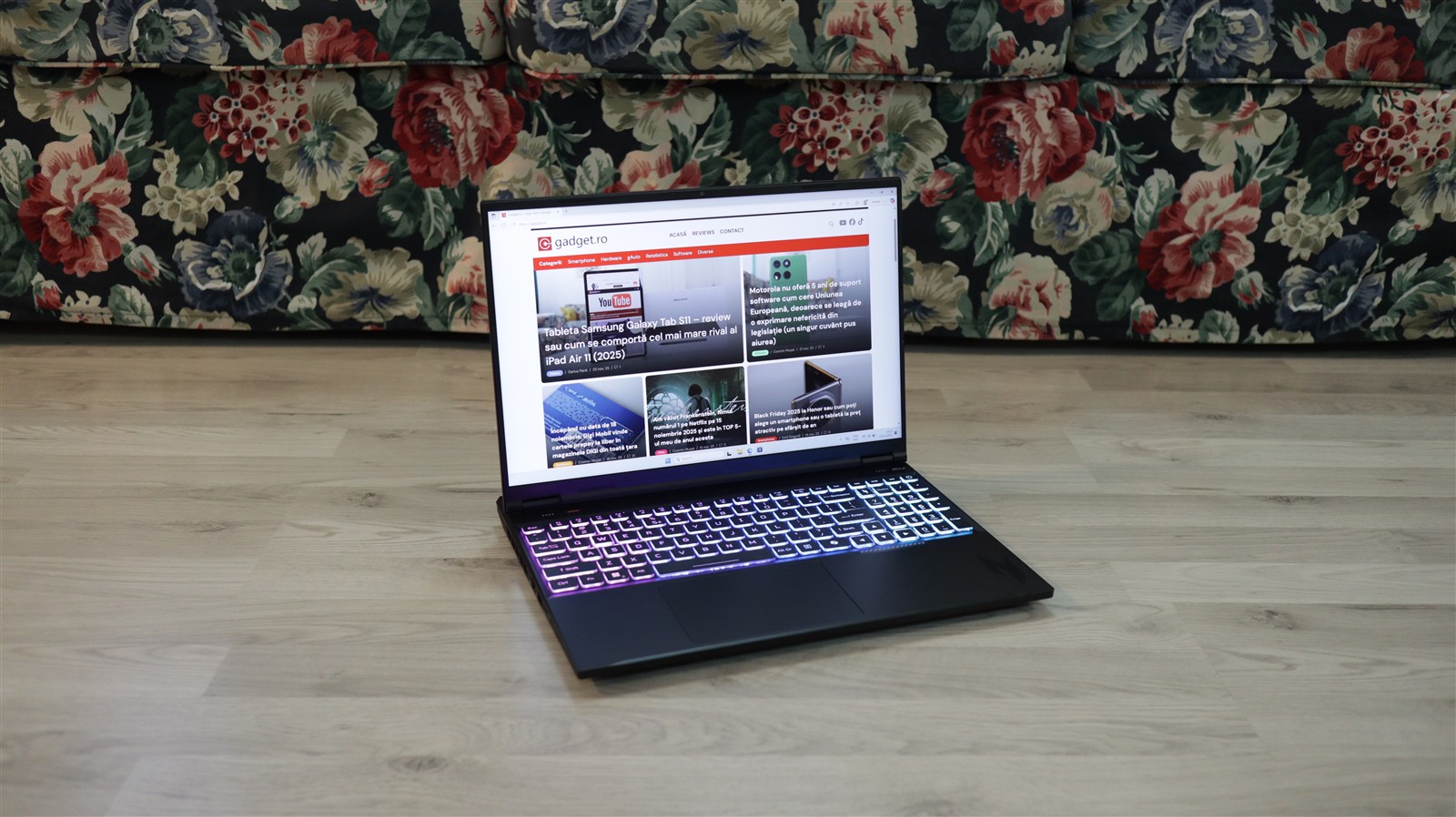 Laptop gaming Acer Nitro 16 AI (AN16-61) - prezentare (AMD Ryzen AI 9 365, GeForce RTX 5070, 32 GB DDR5, 2 x 1 TB SSD)