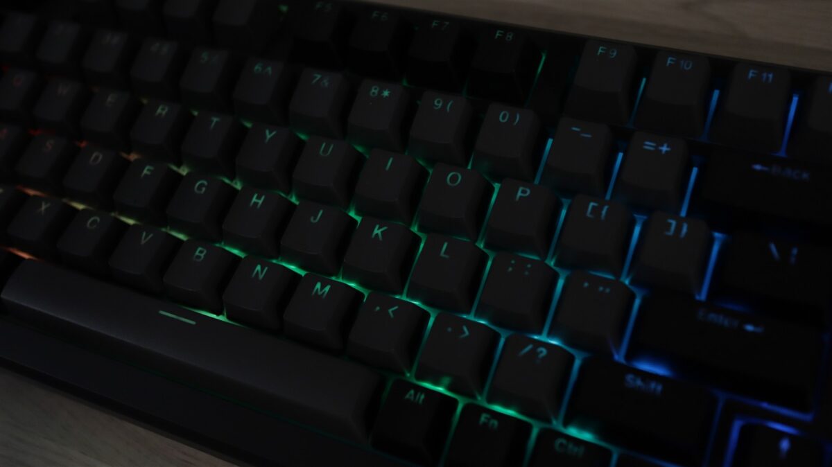 Tastatura gaming wireless MCHOSE X75 TKL - review