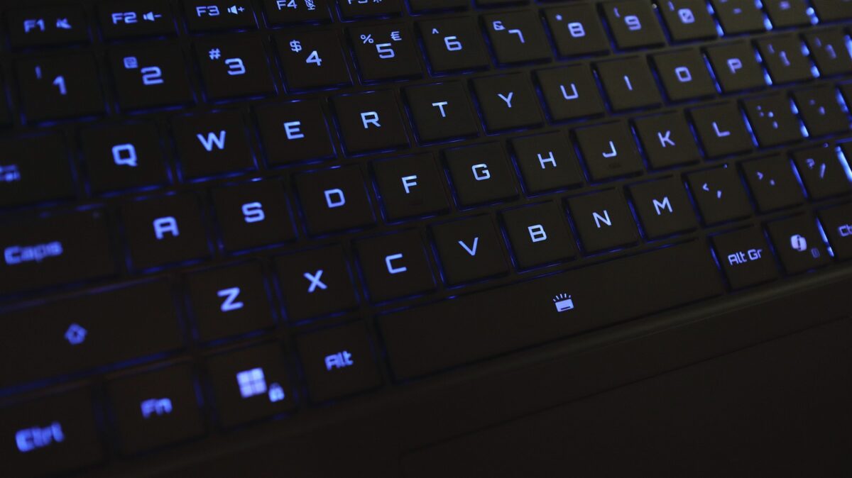 Laptop GIGABYTE AERO X16 Copilot+ PC (EG61H) - review