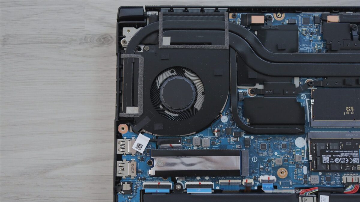 Laptop GIGABYTE AERO X16 Copilot+ PC (EG61H) - review