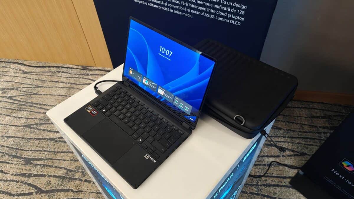 Laptop ASUS ZenBook cu ecran OLED, portabil și performanță înaltă.