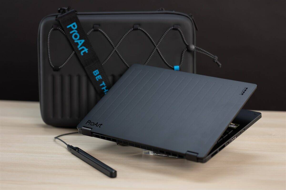 Laptop ProArt și accesorii pentru creativitate și productivitate.