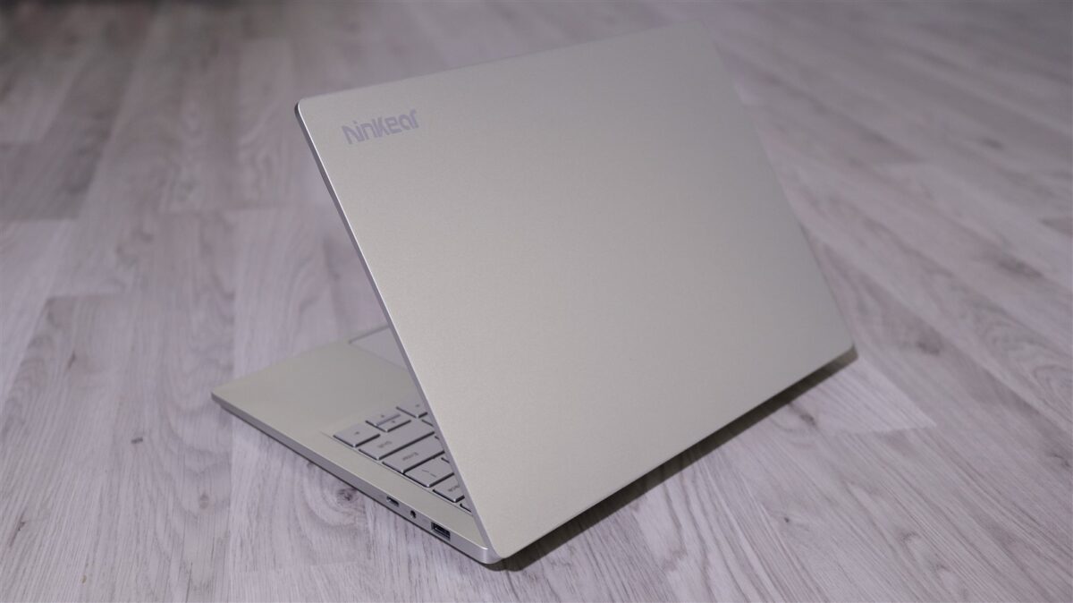 Laptop Ninkear S14 - review