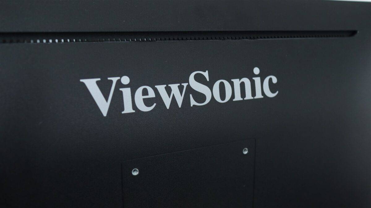 Imagine cu logo-ul ViewSonic pe un monitor de înaltă tehnologie.