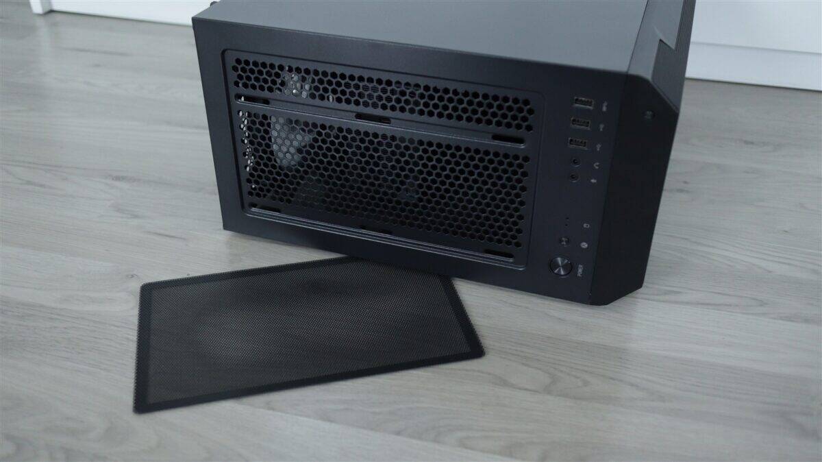 Tava de protecție pentru radiator, ideală pentru prevenirea murdăriei și deteriorării.