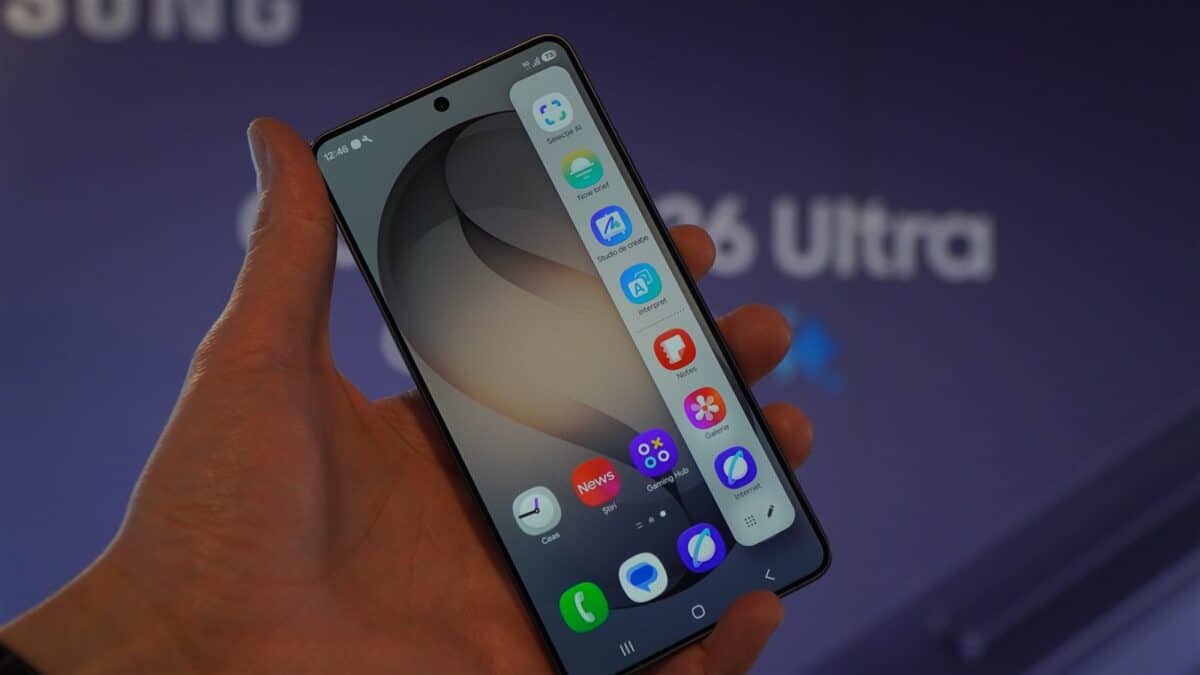 Telefon Galaxy A16 Ultra cu ecran mare și funcții avansate.