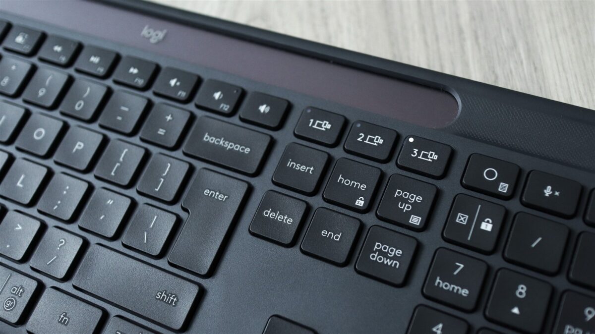 Tastatura Logitech Signature Slim Solar+ - review