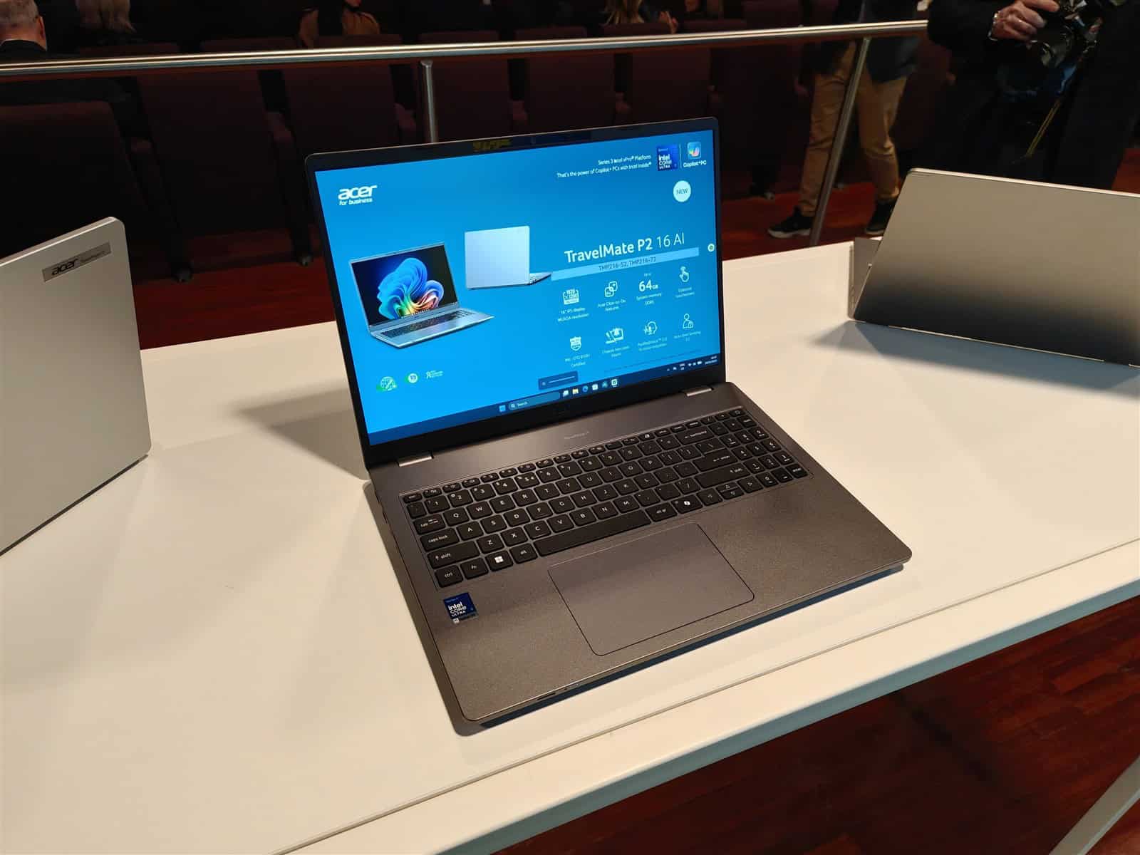 Acer TravelMate P2 16 AI 