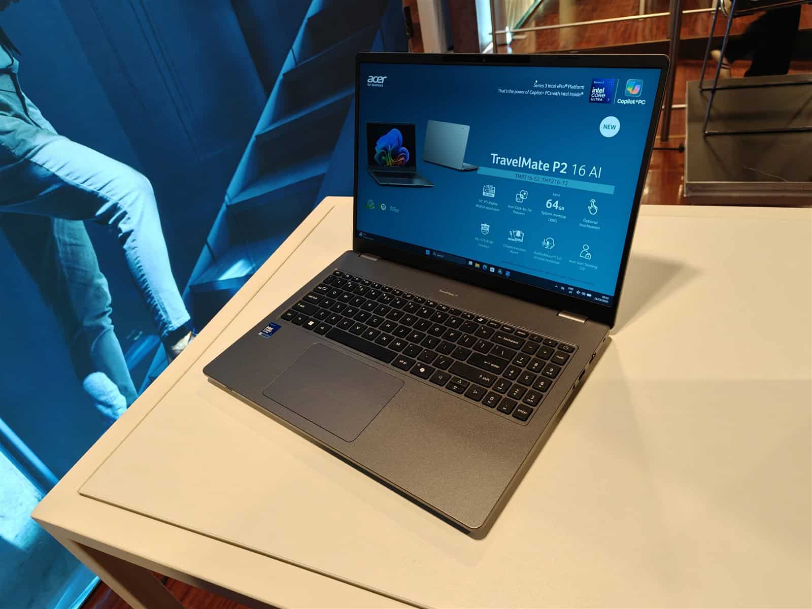 Acer TravelMate P2 16 AI