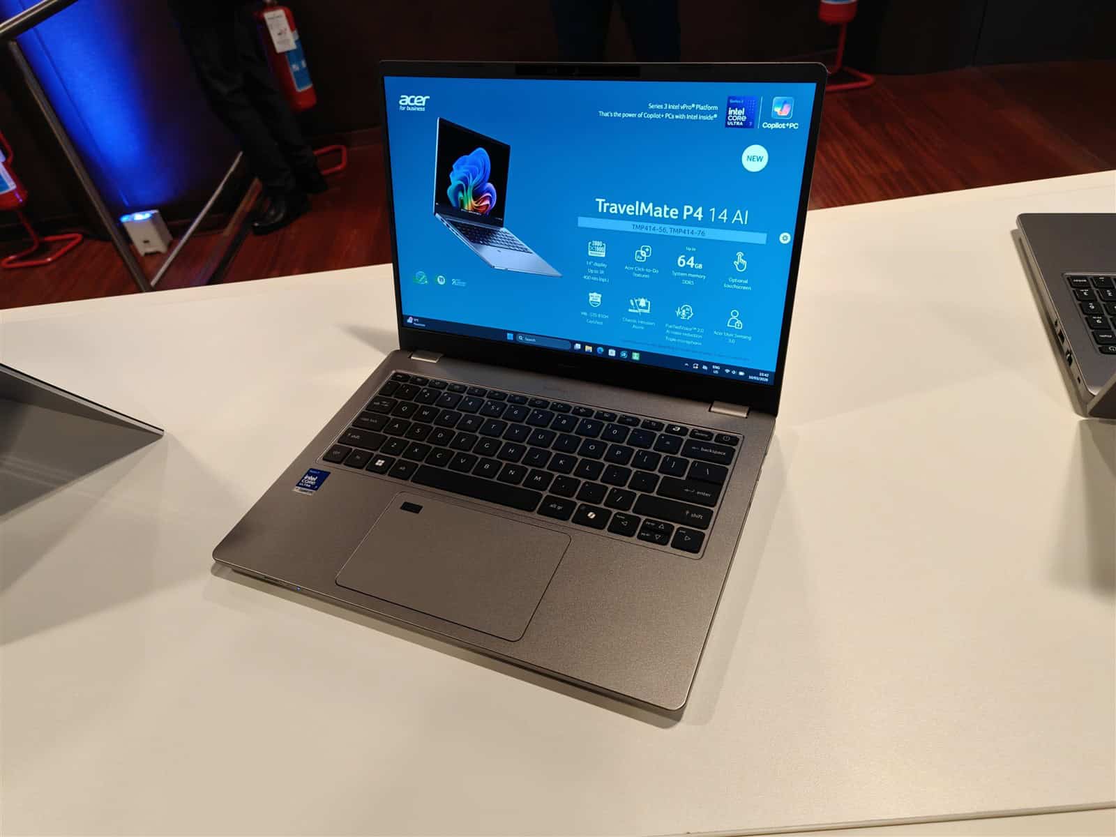 Acer TravelMate P2 16 AI