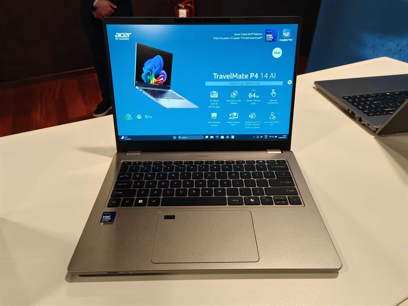 Acer TravelMate P2 16 AI