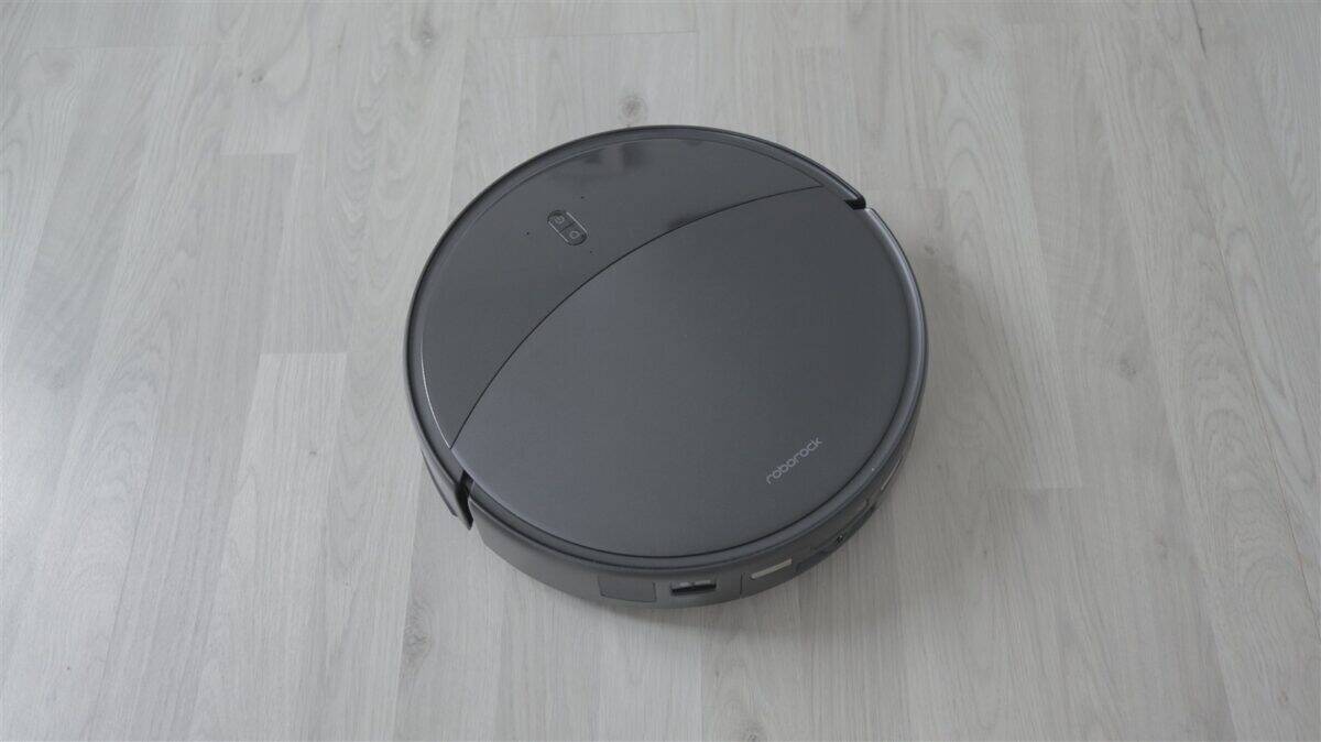 Robot de aspirare cu functie mop Roborock Saros 20 - review