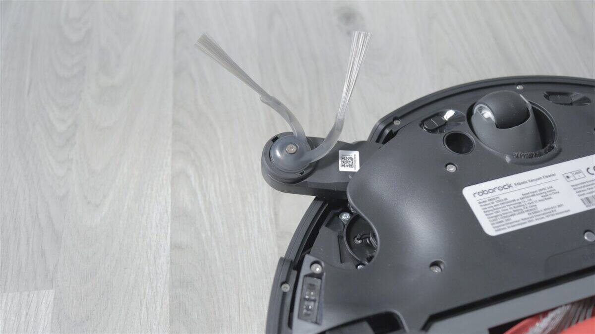 Robot de aspirare cu functie mop Roborock Saros 20 - review