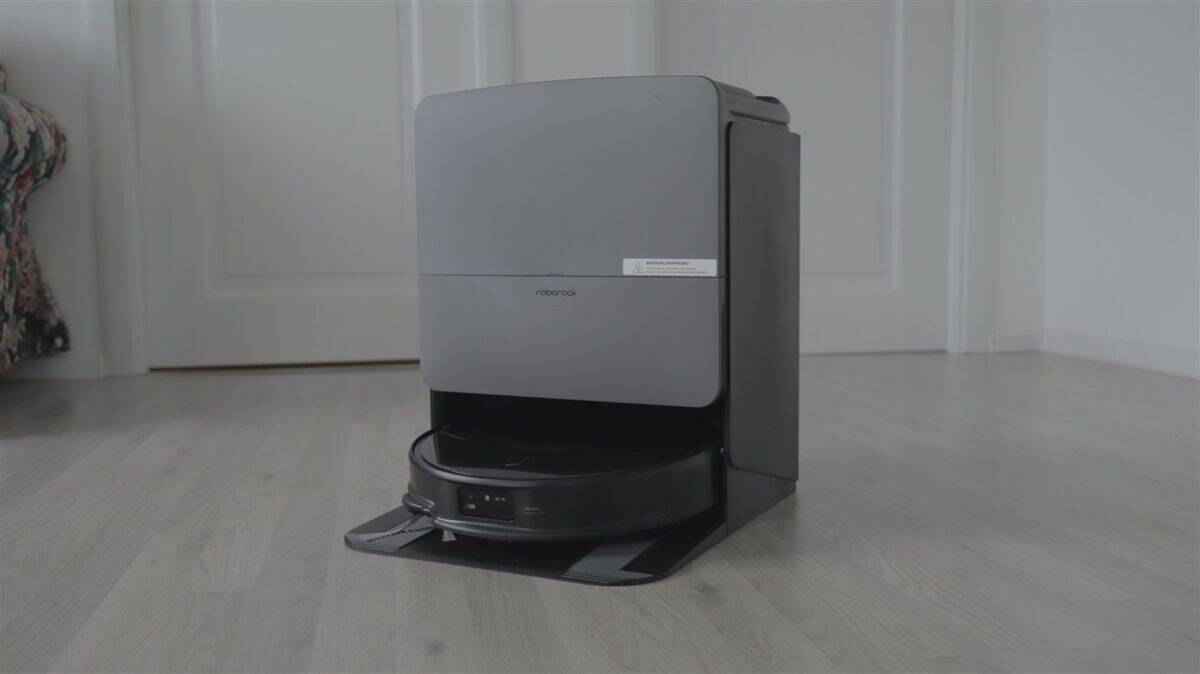 Robot de aspirare cu functie mop Roborock Saros 20 - review