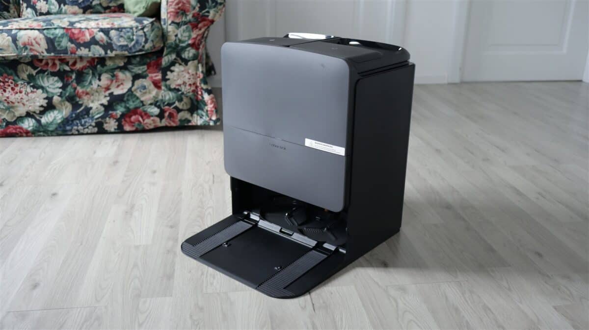 Robot de aspirare cu functie mop Roborock Saros 20 - review