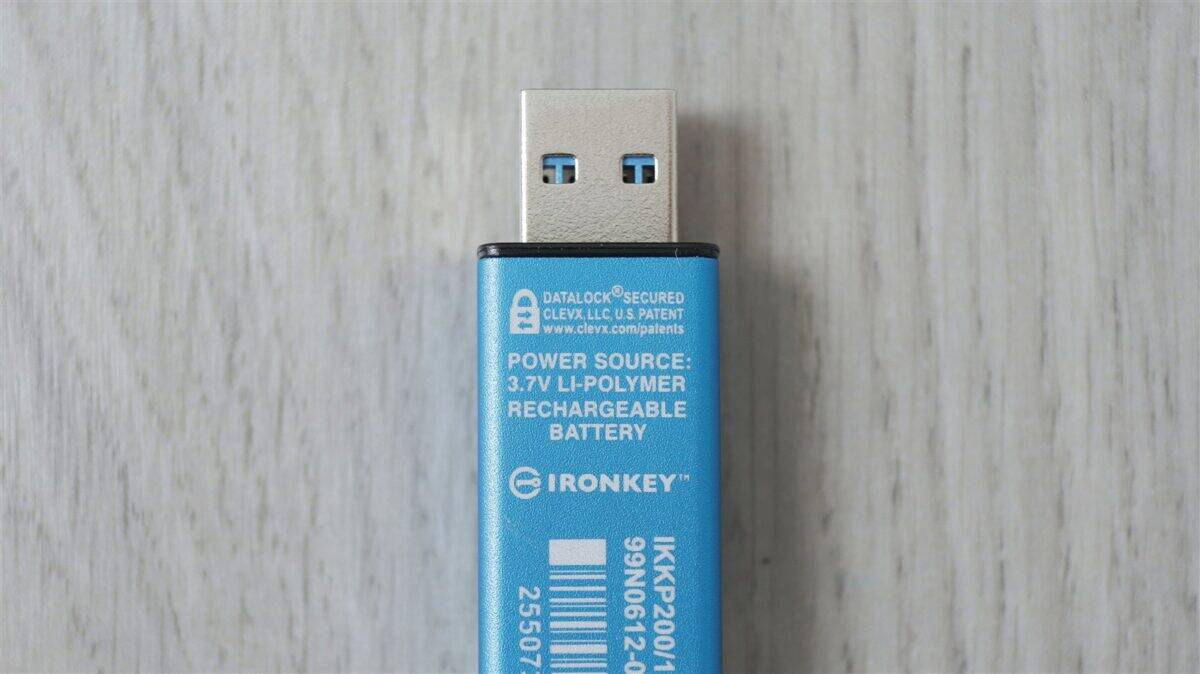 Stick memorie USB Kingston IronKey Keypad 200 16GB - review