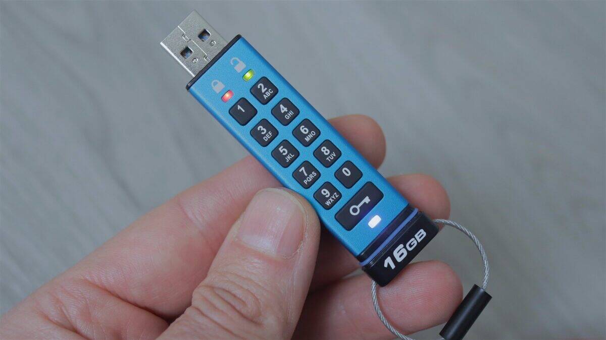 Stick memorie USB Kingston IronKey Keypad 200 16GB - review