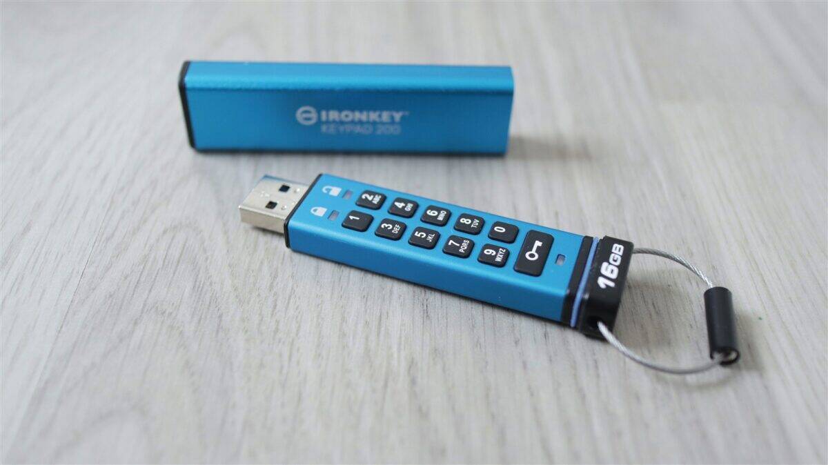 Stick memorie USB Kingston IronKey Keypad 200 16GB - review