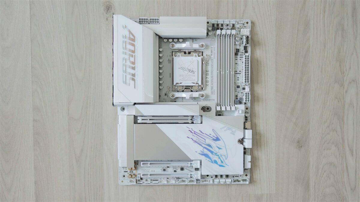 Placa de baza GIGABYTE X870E AORUS PRO X3D ICE - review