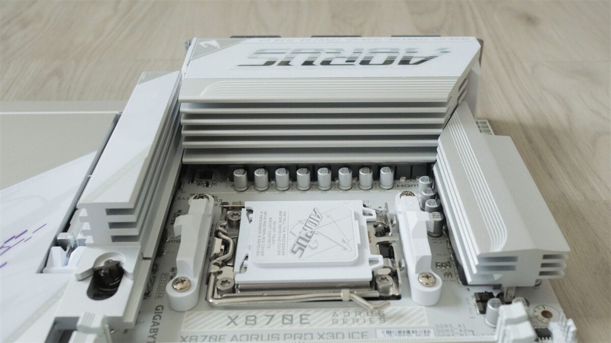 Placa de baza GIGABYTE X870E AORUS PRO X3D ICE - review