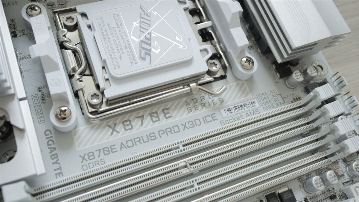 Placa de baza GIGABYTE X870E AORUS PRO X3D ICE - review