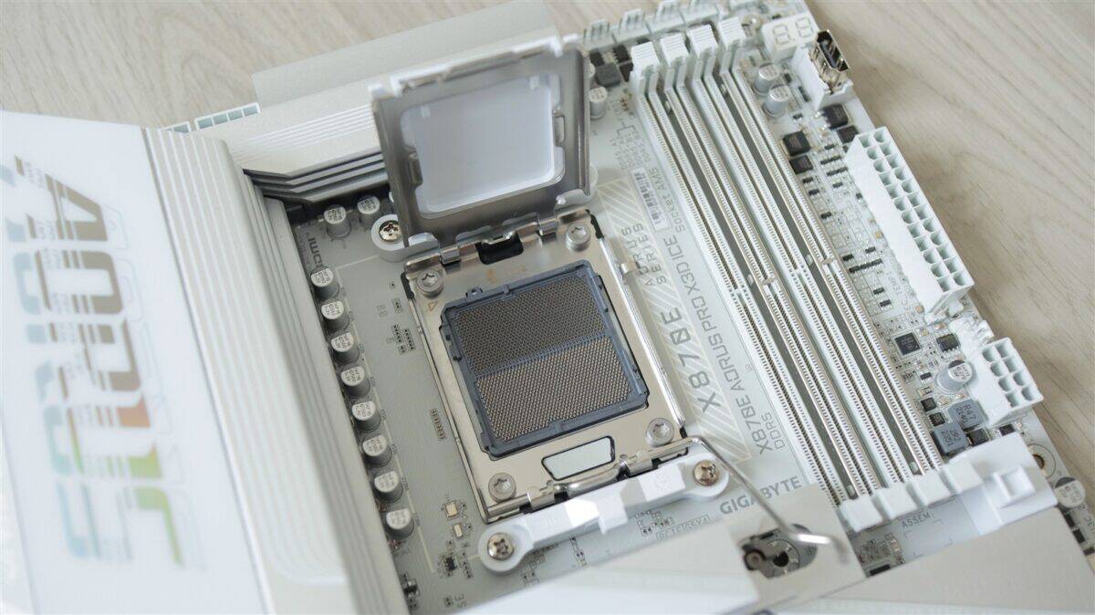 Placa de baza GIGABYTE X870E AORUS PRO X3D ICE - review