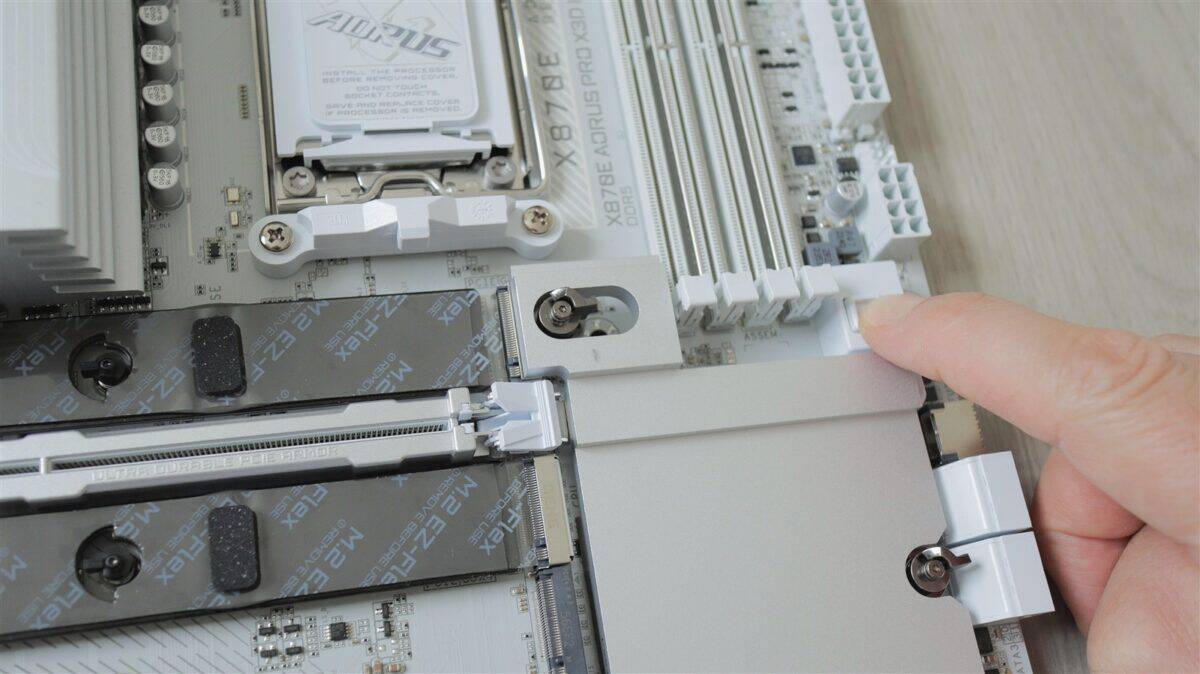 Placa de baza GIGABYTE X870E AORUS PRO X3D ICE - review