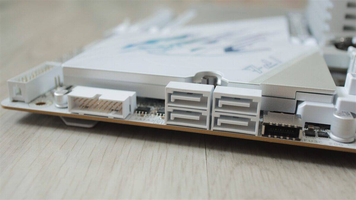 Placa de baza GIGABYTE X870E AORUS PRO X3D ICE - review