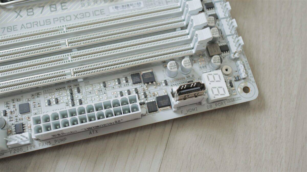 Placa de baza GIGABYTE X870E AORUS PRO X3D ICE - review