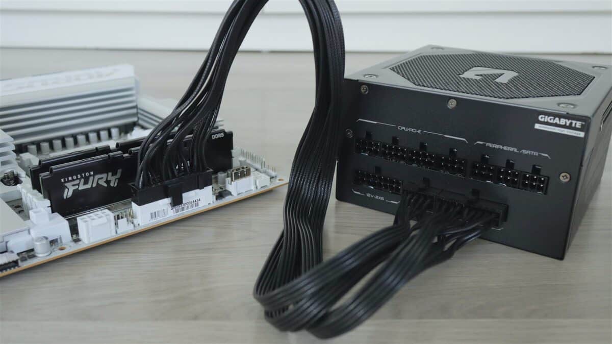 Sursa GIGABYTE Gaming 850GM PG5