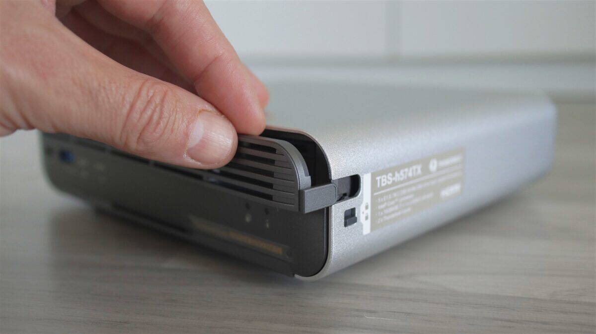 NAS QNAP TBS-h574TX - review