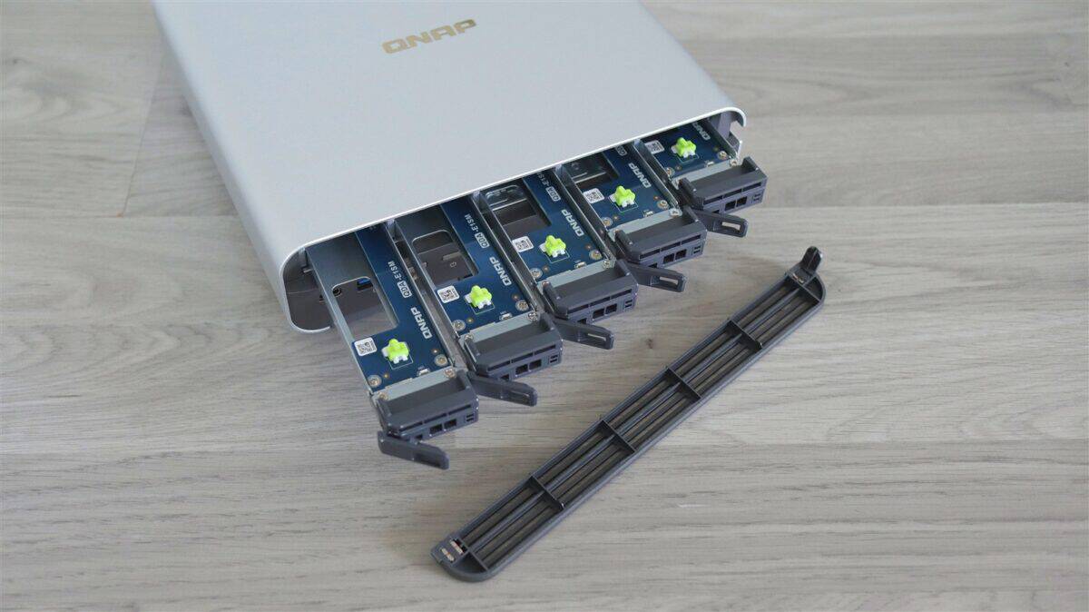 NAS QNAP TBS-h574TX - review
