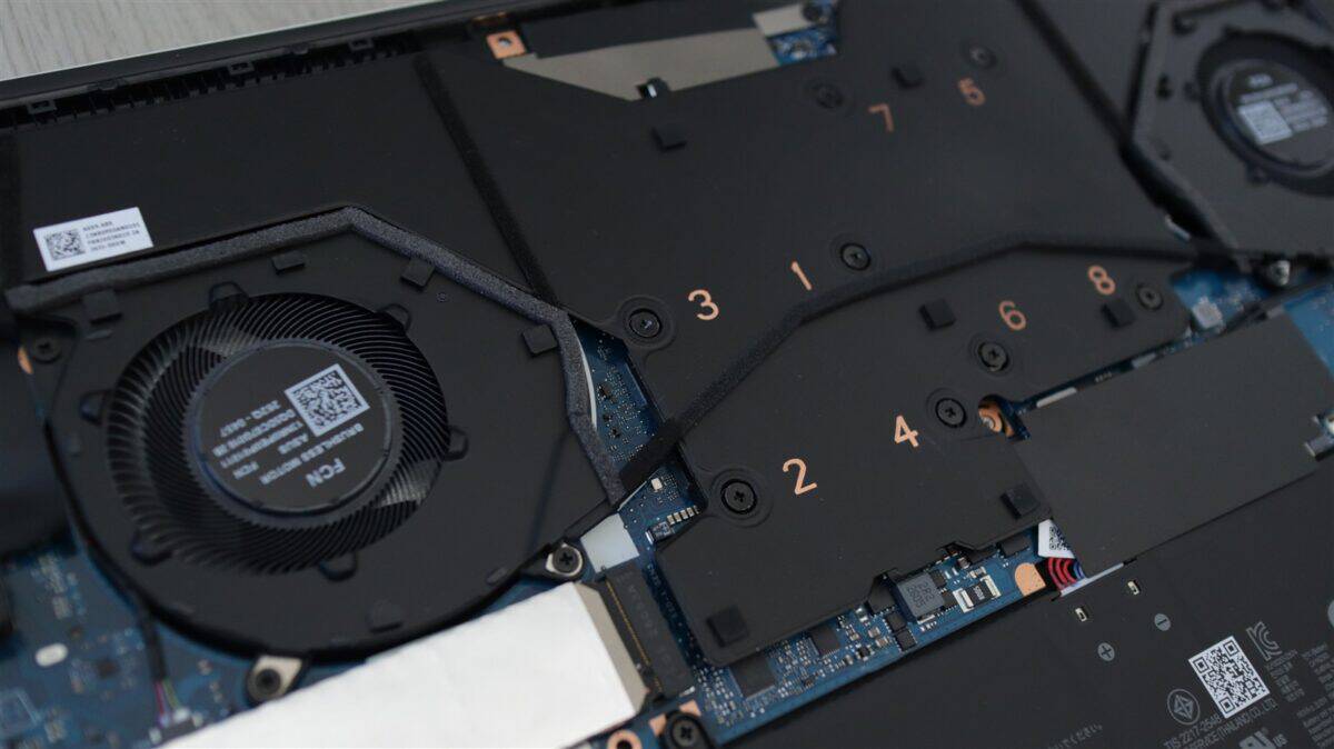 Laptop gaming ASUS ROG Zephyrus G16 GU606 - review