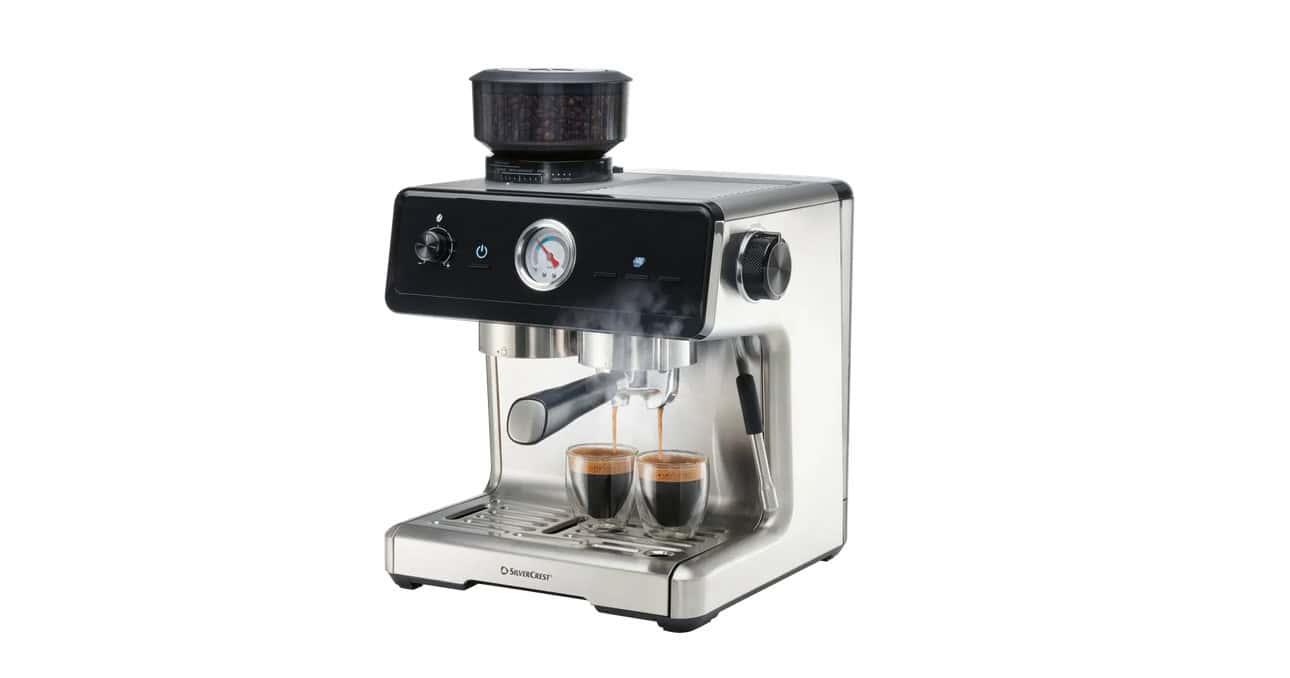 LIDL vinde un espressor semiautomat excelent pentru cei cu veleităţi de barista (dacă eşti client fidel LIDL, îl poţi cumpăra la super preţ, chiar şi în rate)