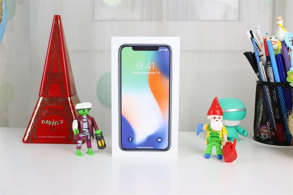 Primul şi singurul model aniversar iPhone a fost declarat de Apple învechit şi nu va mai primi niciun fel de suport (software, piese de schimb, reparaţii etc.)