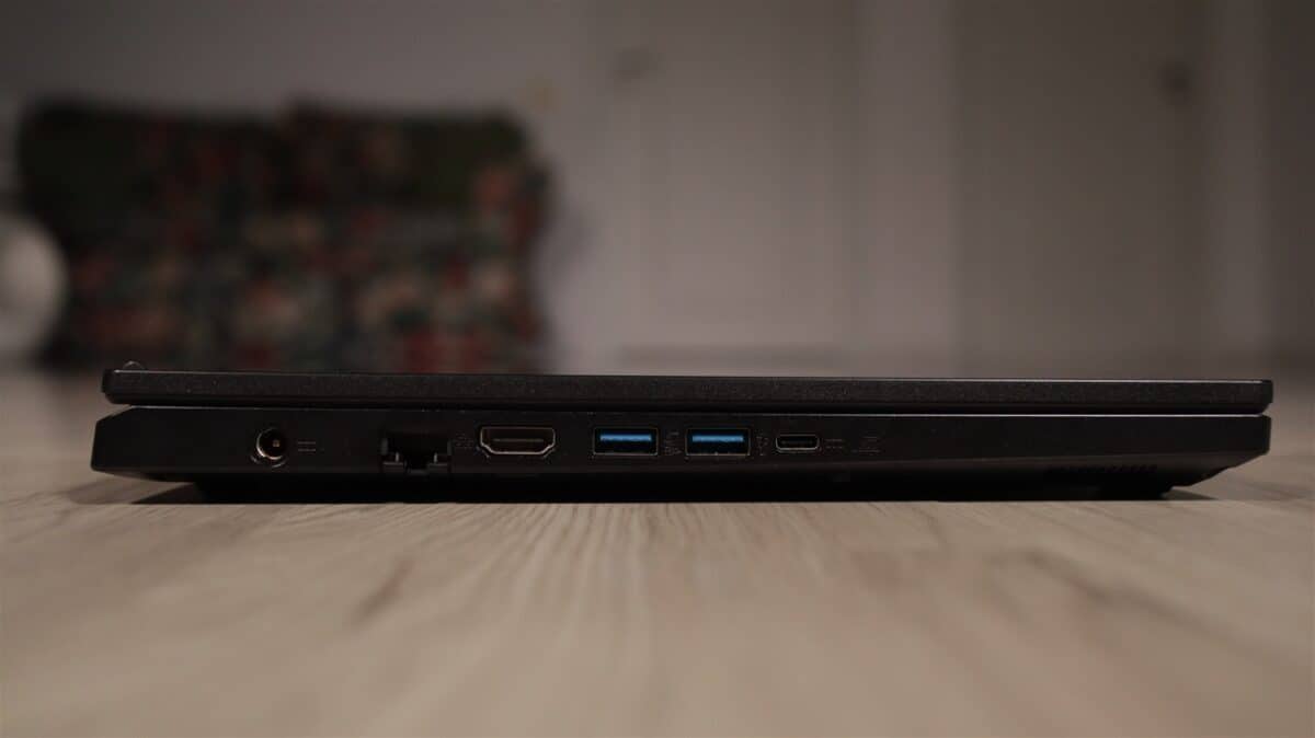 Laptop gaming Acer Nitro V 15 (ANV15-A31) - prezentare